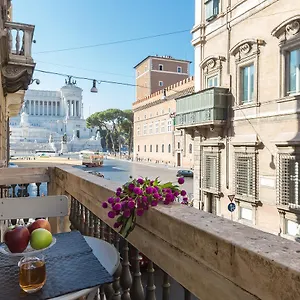 Amazing Piazza Venezia , Roma Italia
